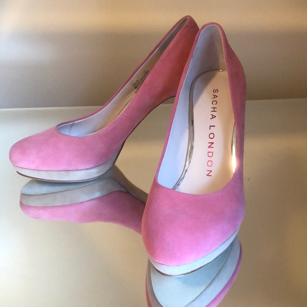 Beautiful two toned heels!